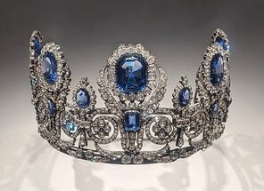 Diadème de la parure de la reine Marie-Amélie et de la Reine Hortense - Musée du Louvre Objets d'art OA 11030.jpg